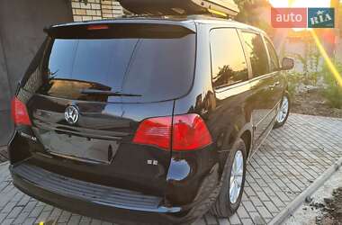 Мінівен Volkswagen Routan 2012 в 