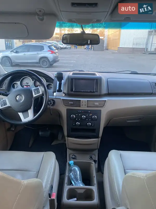 Volkswagen Routan 2011 VIN 2C4RVABG8CR136220 фото оголошення 15 з 56