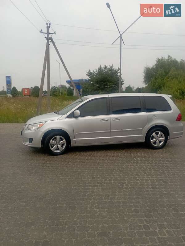 Volkswagen Routan 2010