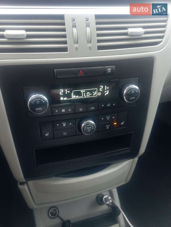 Минивэн Volkswagen Routan 2010 в Львове фото 17 Минивэн Volkswagen Routan 2010 в Львове