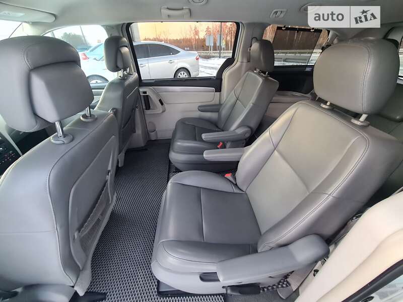 Минивэн Volkswagen Routan 2013 в Киеве