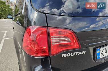 Минивэн Volkswagen Routan 2013 в 