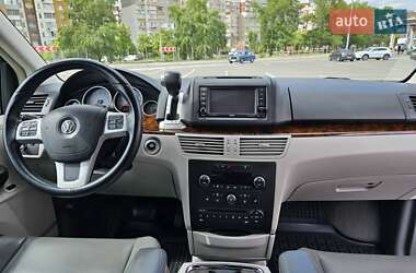 Минивэн Volkswagen Routan 2013 в 