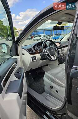 Минивэн Volkswagen Routan 2013 в 