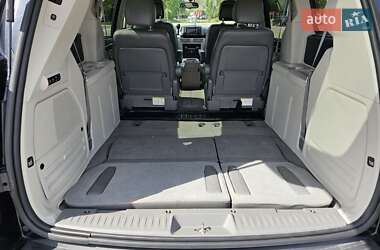 Минивэн Volkswagen Routan 2013 в 