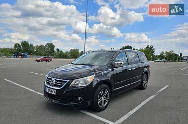 Минивэн Volkswagen Routan 2013 в 