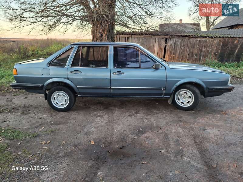 Седан Volkswagen Santana 1984 в Иваничах