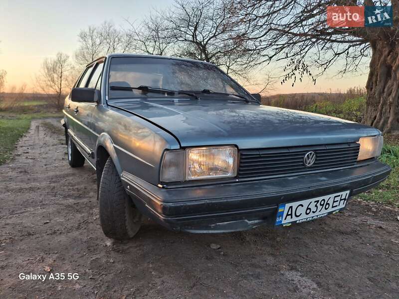Седан Volkswagen Santana 1984 в Иваничах