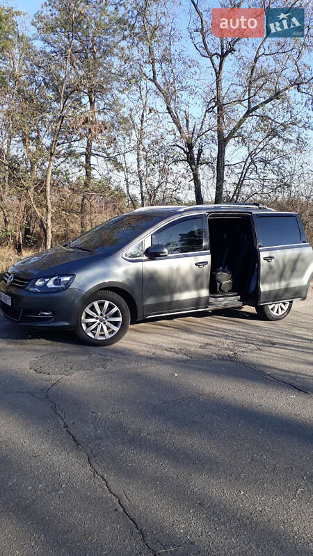 Минивэн Volkswagen Sharan 2012 в Каменском