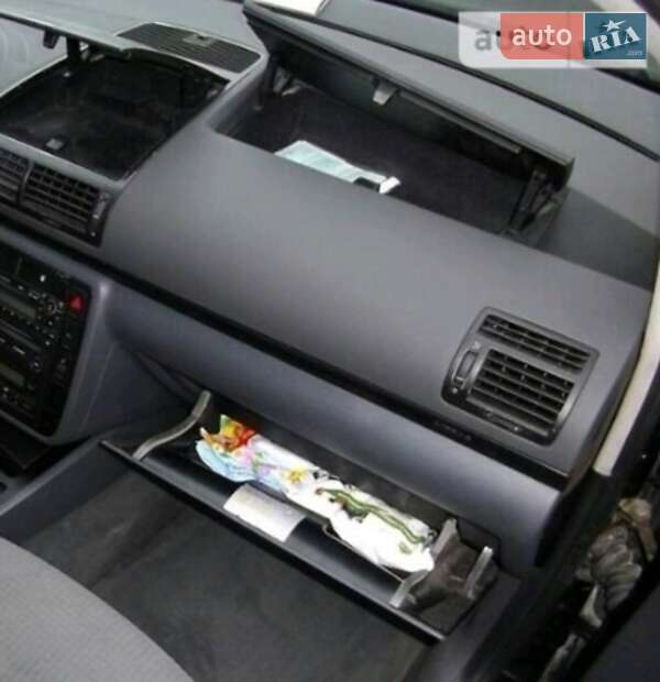 Минивэн Volkswagen Sharan 2001 в Киеве