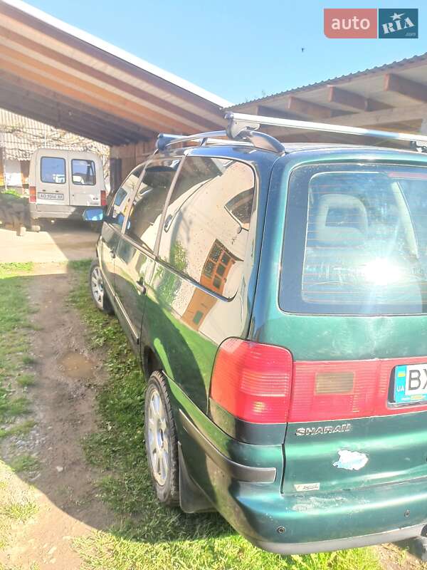 Минивэн Volkswagen Sharan 2002 в Хусте