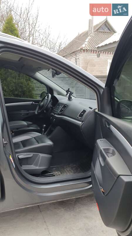 Минивэн Volkswagen Sharan 2012 в Каменском