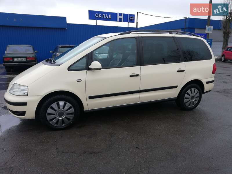 Минивэн Volkswagen Sharan 2007 в Киеве