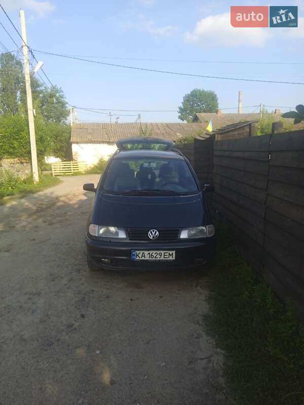 Минивэн Volkswagen Sharan 1999 в Тростянце