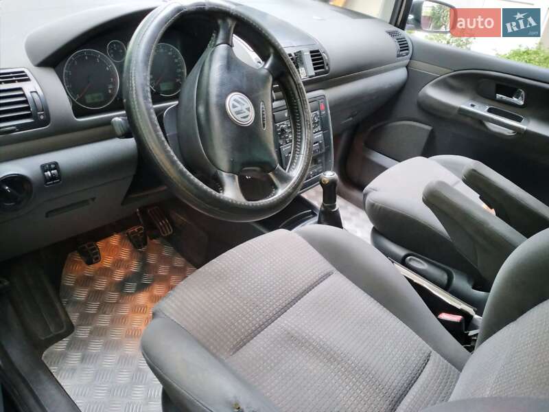 Минивэн Volkswagen Sharan 2003 в Болграде