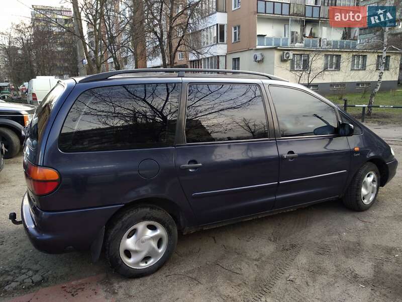 Минивэн Volkswagen Sharan 1996 в Киеве