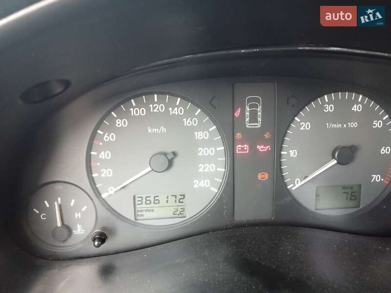 Мінівен Volkswagen Sharan 1998 в Києві