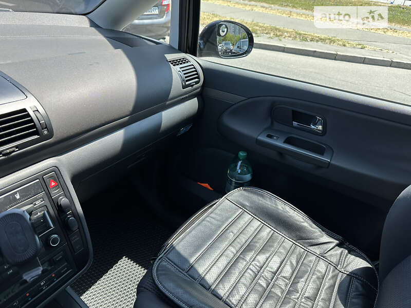 Минивэн Volkswagen Sharan 2007 в Киеве