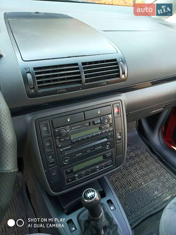 Минивэн Volkswagen Sharan 2003 в Чугуеве