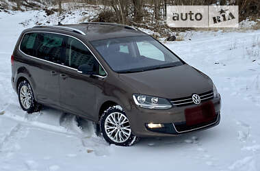 Минивэн Volkswagen Sharan 2012 в Вишневом