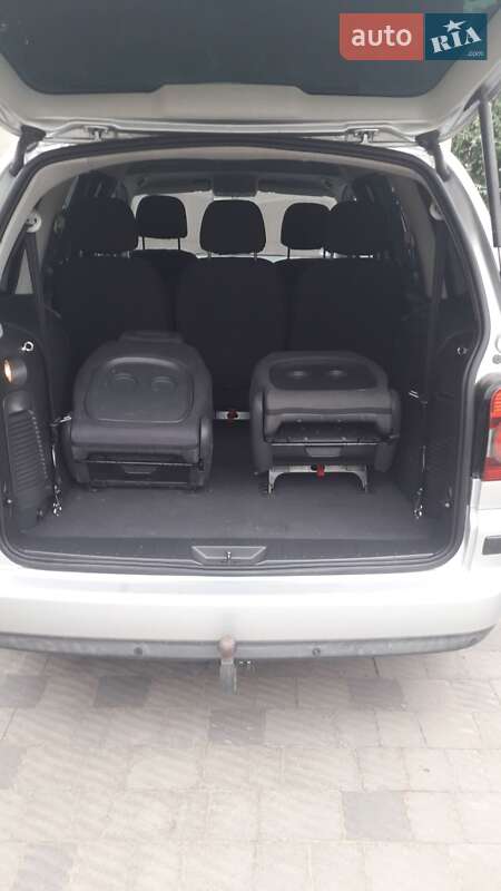 Минивэн Volkswagen Sharan 2009 в Сокале