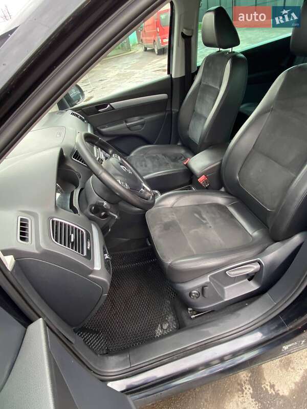 Минивэн Volkswagen Sharan 2011 в Дубно