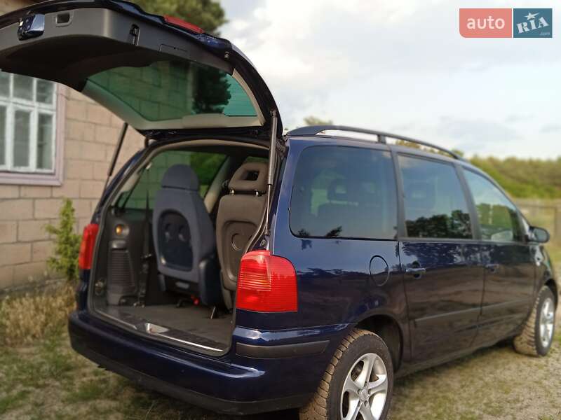 Минивэн Volkswagen Sharan 2002 в Старой Выжевке