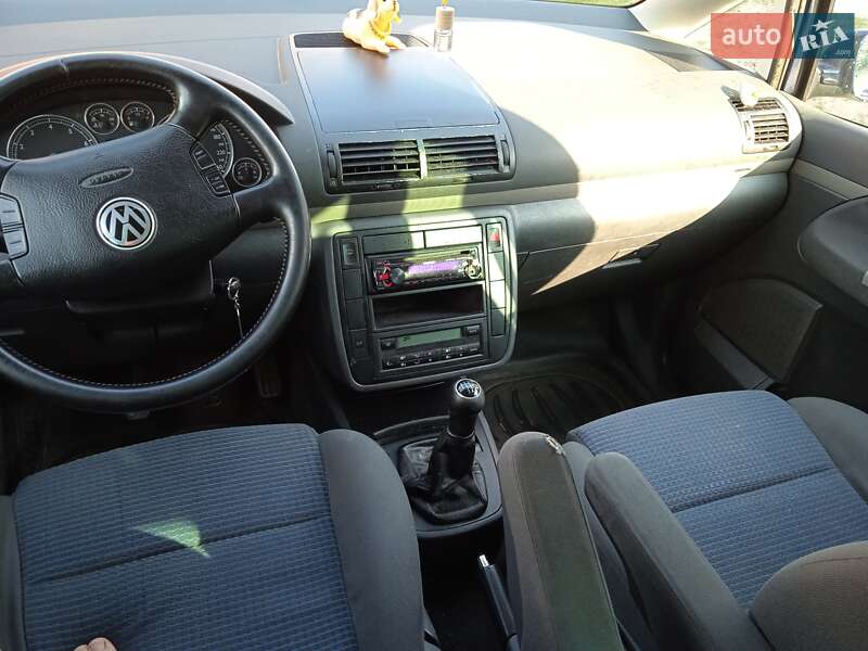 Минивэн Volkswagen Sharan 2002 в Старой Выжевке