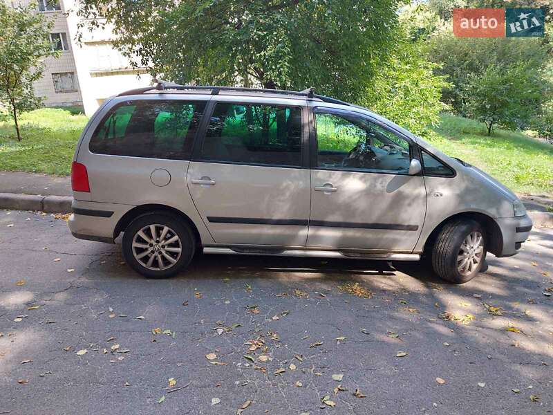 Минивэн Volkswagen Sharan 2003 в Киеве