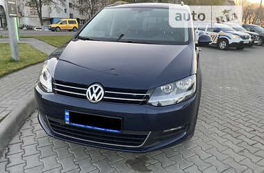Минивэн Volkswagen Sharan 2012 в Вишневом