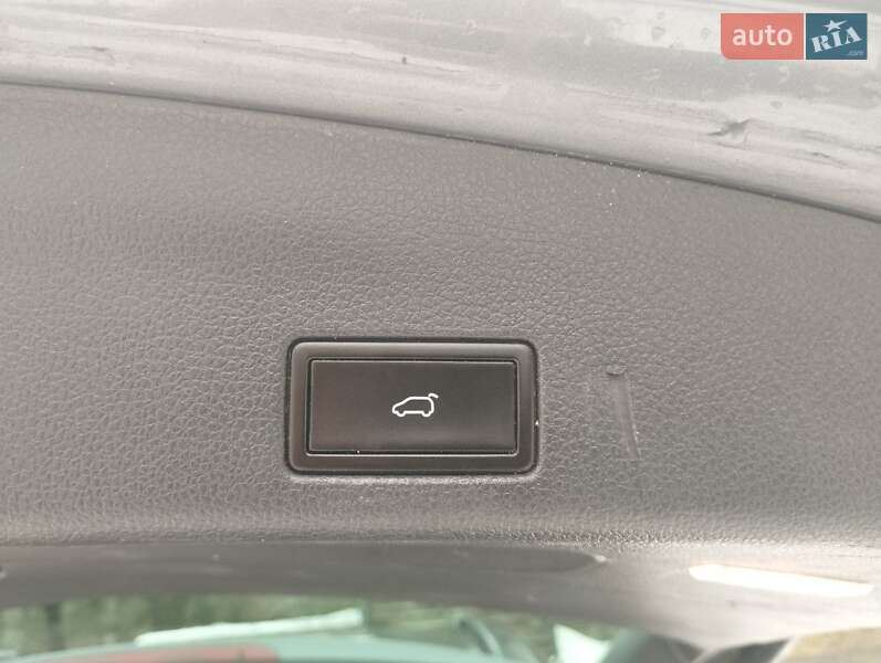 Мінівен Volkswagen Sharan 2012 в Новояворівську