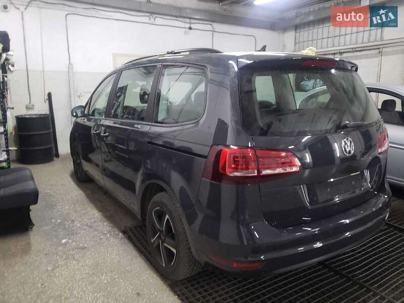 Мінівен Volkswagen Sharan 2016 в Дніпрі