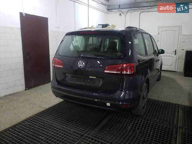 Мінівен Volkswagen Sharan 2016 в Дніпрі