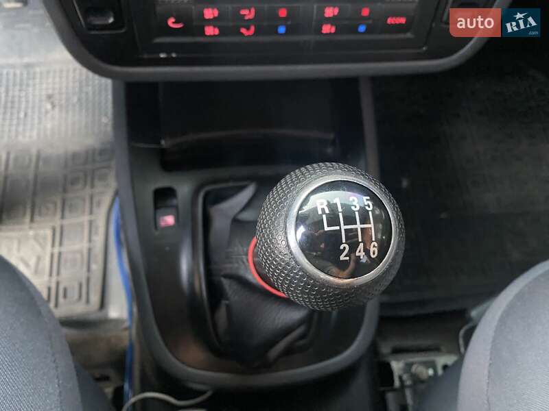 Минивэн Volkswagen Sharan 2000 в Могилев-Подольске