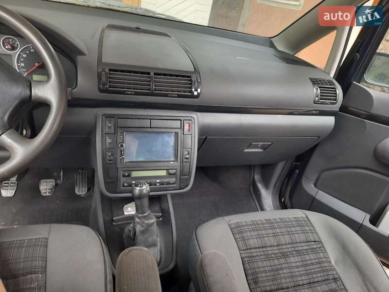 Мінівен Volkswagen Sharan 2000 в Вижниці