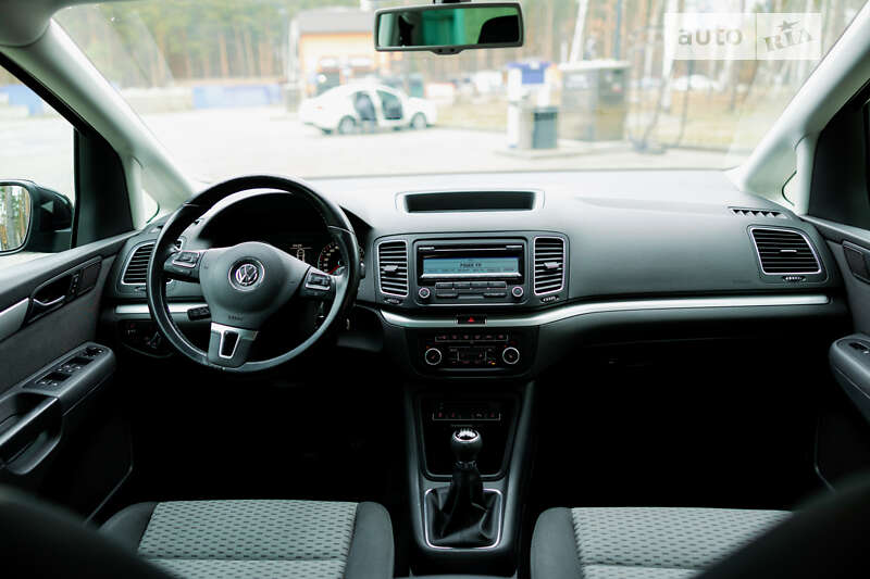 Мінівен Volkswagen Sharan 2010 в Києві