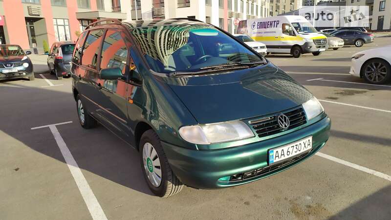 Мінівен Volkswagen Sharan 1998 в Києві