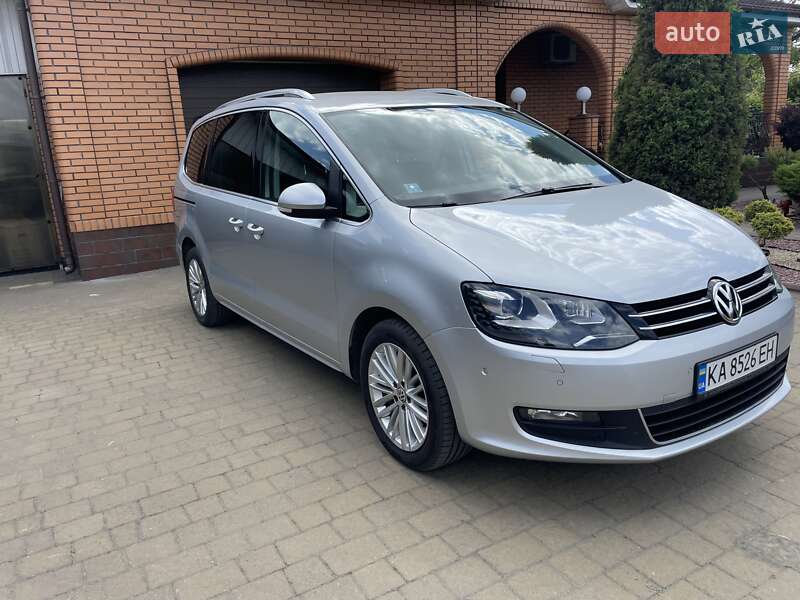 Мінівен Volkswagen Sharan 2015 в Житомирі