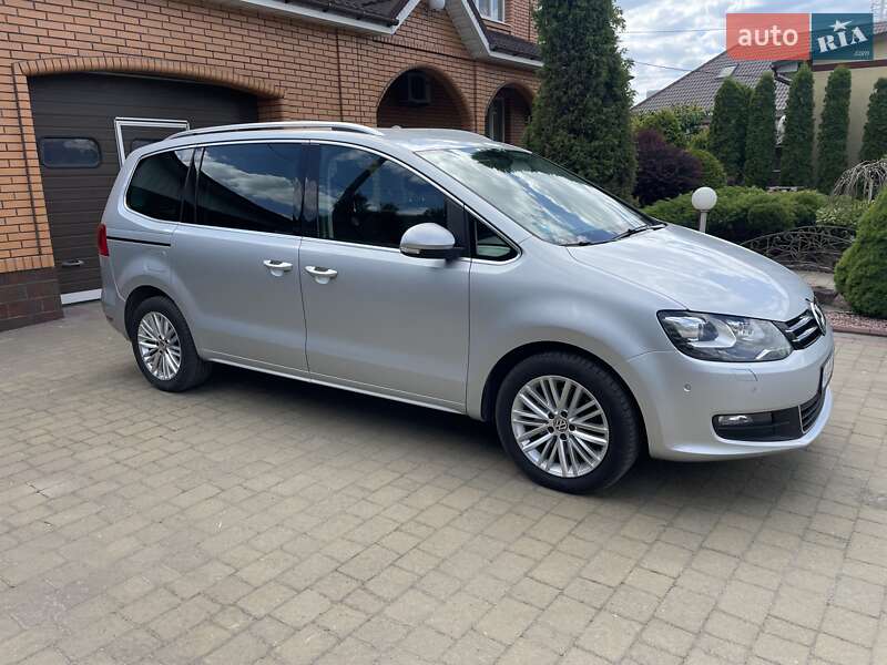 Мінівен Volkswagen Sharan 2015 в Житомирі