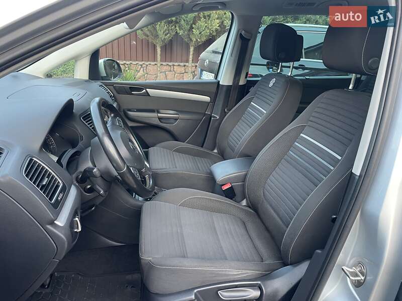 Мінівен Volkswagen Sharan 2015 в Житомирі