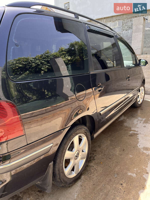 Минивэн Volkswagen Sharan 2008 в Великом Раковце