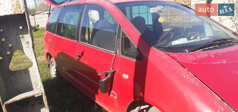 Мінівен Volkswagen Sharan 1998 в Чернівцях