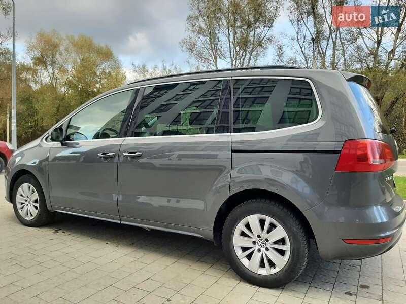 Мінівен Volkswagen Sharan 2012 в Новояворівську