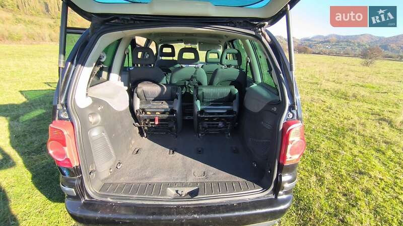 Минивэн Volkswagen Sharan 2006 в Хусте