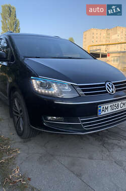 Мінівен Volkswagen Sharan 2012 в Житомирі