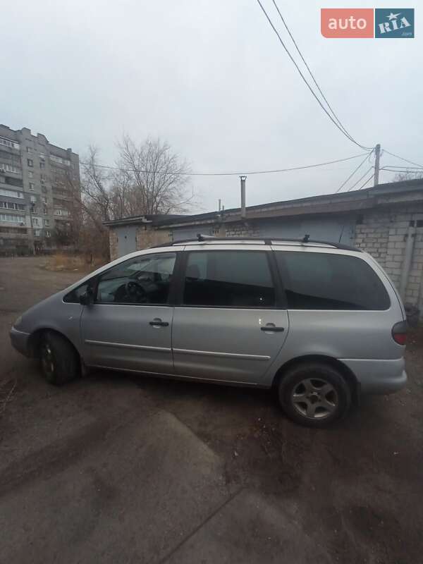 Минивэн Volkswagen Sharan 2000 в Каменском