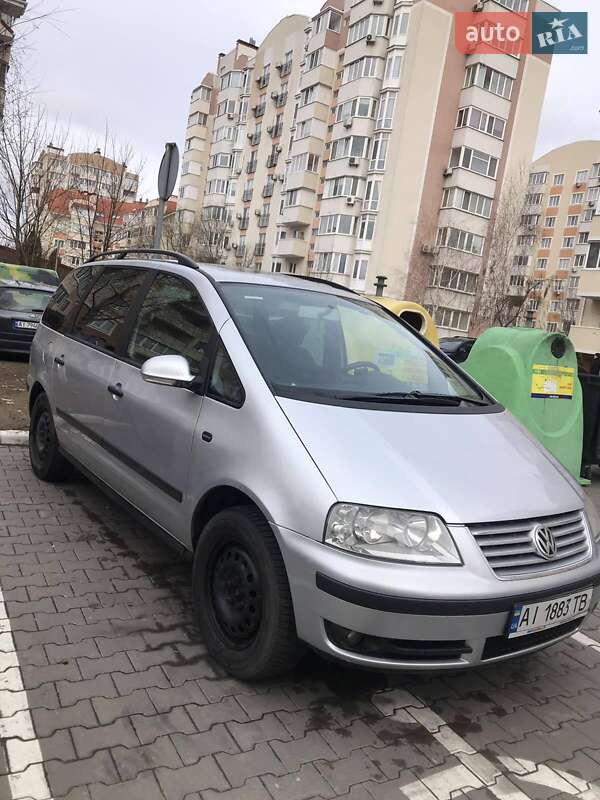 Минивэн Volkswagen Sharan 2005 в Киеве