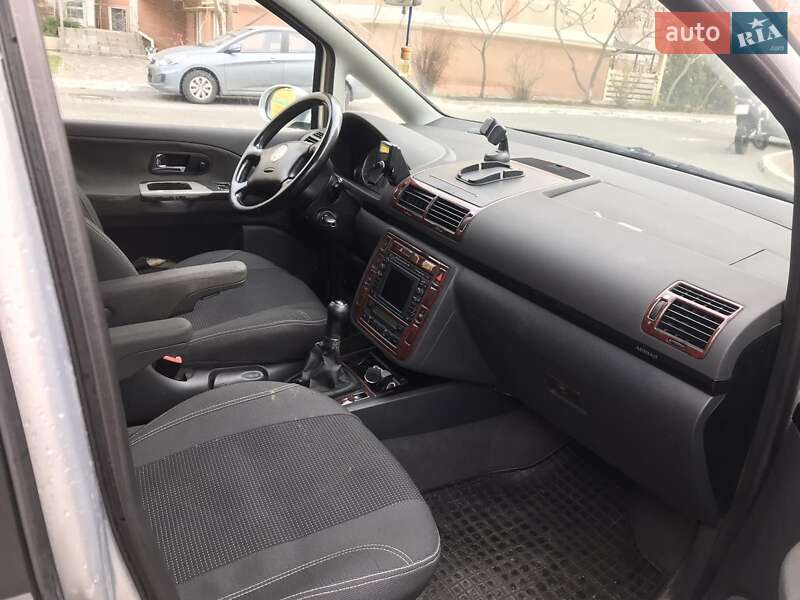 Минивэн Volkswagen Sharan 2005 в Киеве