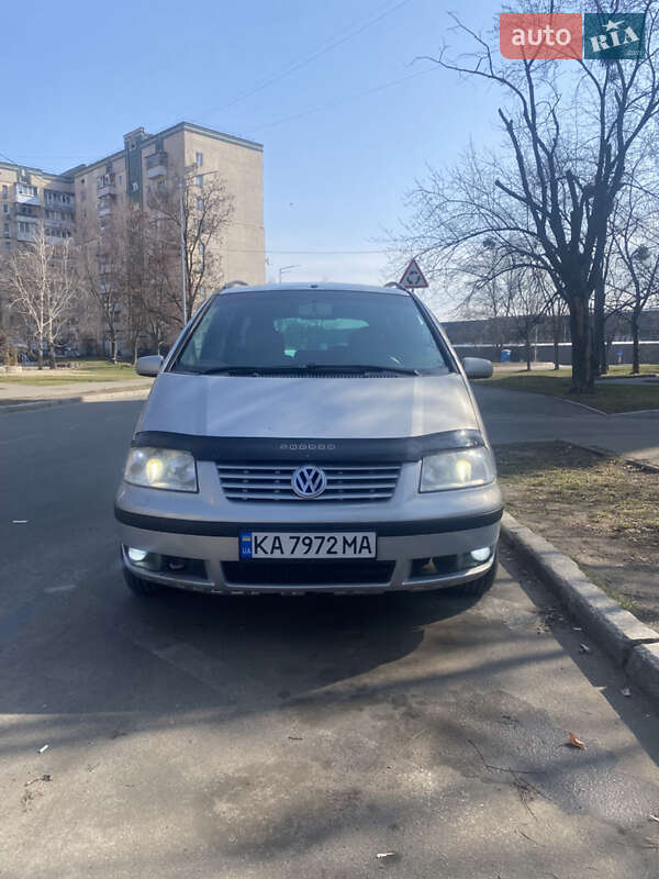 Минивэн Volkswagen Sharan 2001 в Киеве