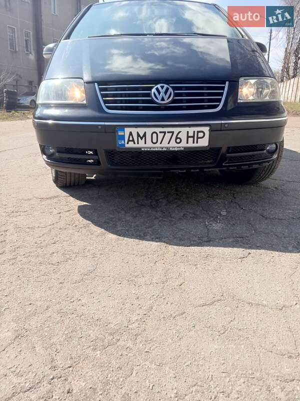 Минивэн Volkswagen Sharan 2005 в Житомире